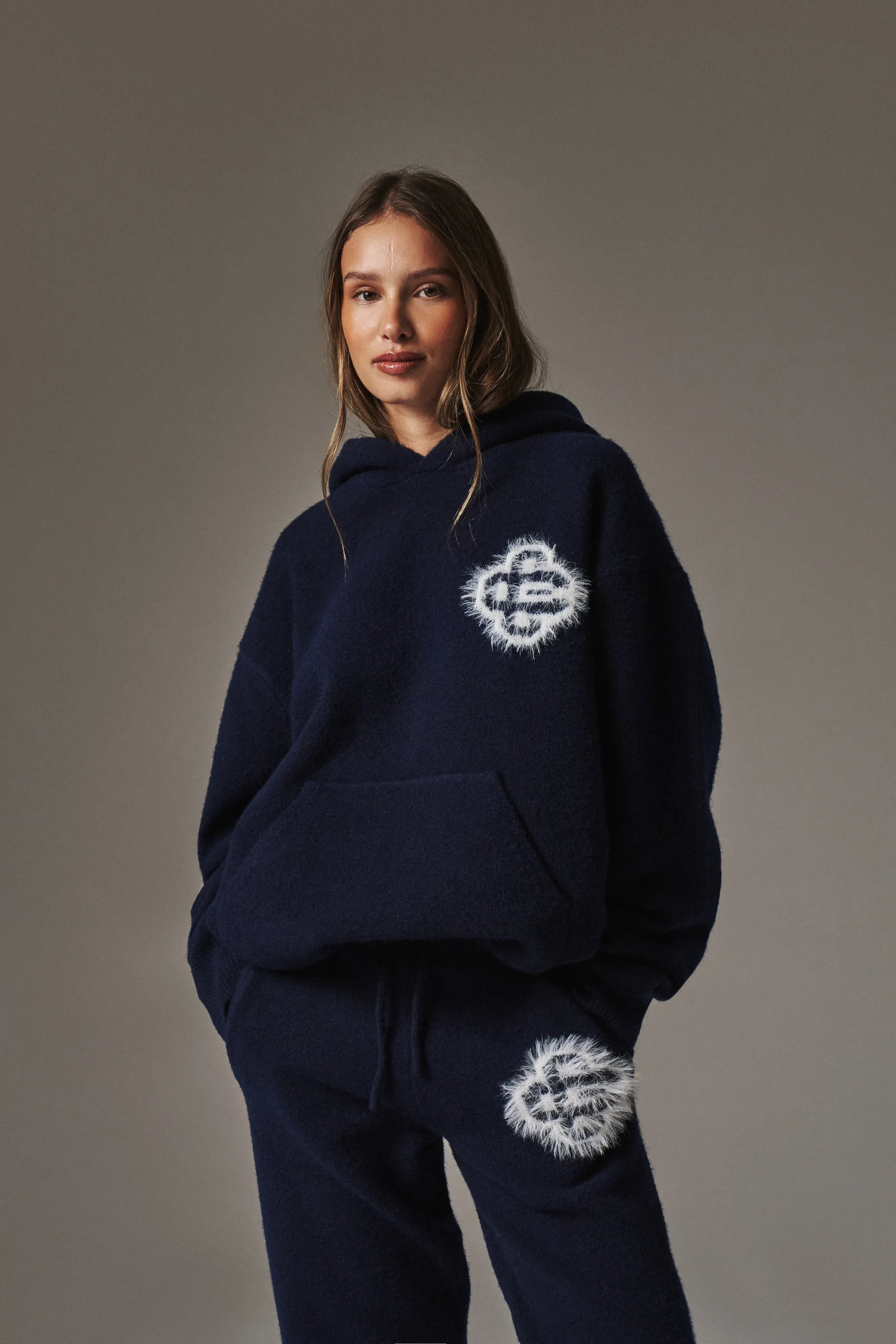 FLUFFY EMBLEM KNITTED HOODIE - NAVY