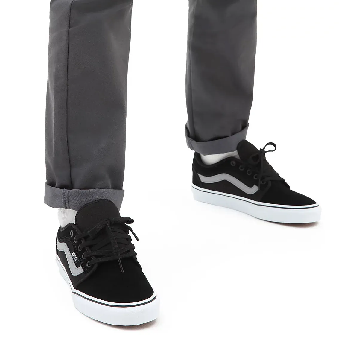 Mens low top chukka sneaker - black/gray/white