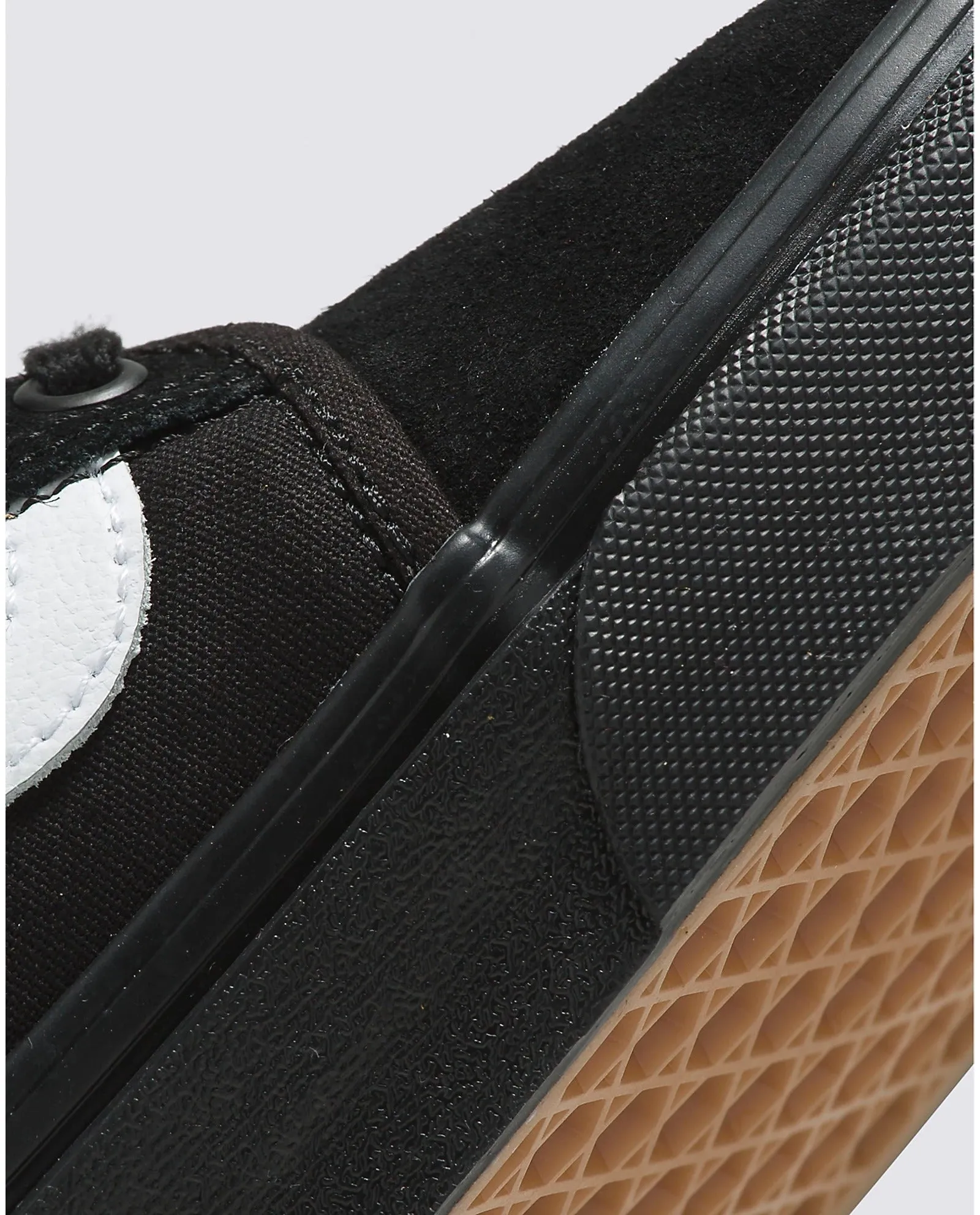 Skate Low Sidestripe Chukka Core