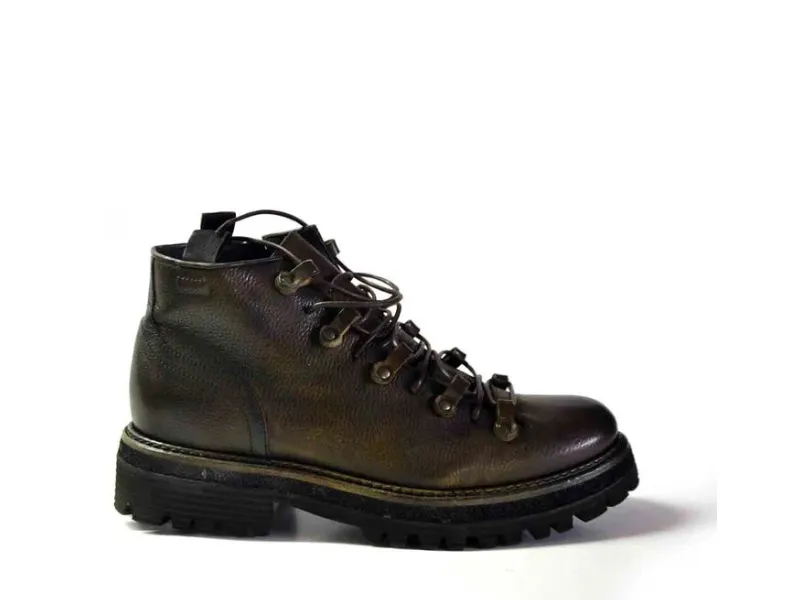 Yuri Lace-Up Chukka Boots