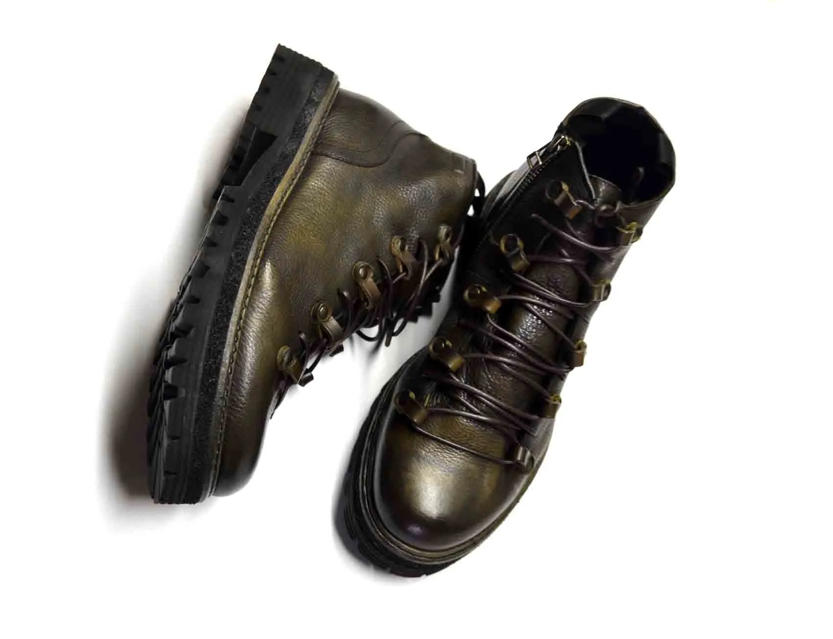 Yuri Lace-Up Chukka Boots